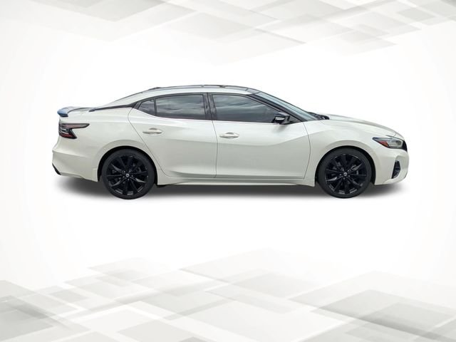 Used 2022 White Nissan SR image 3