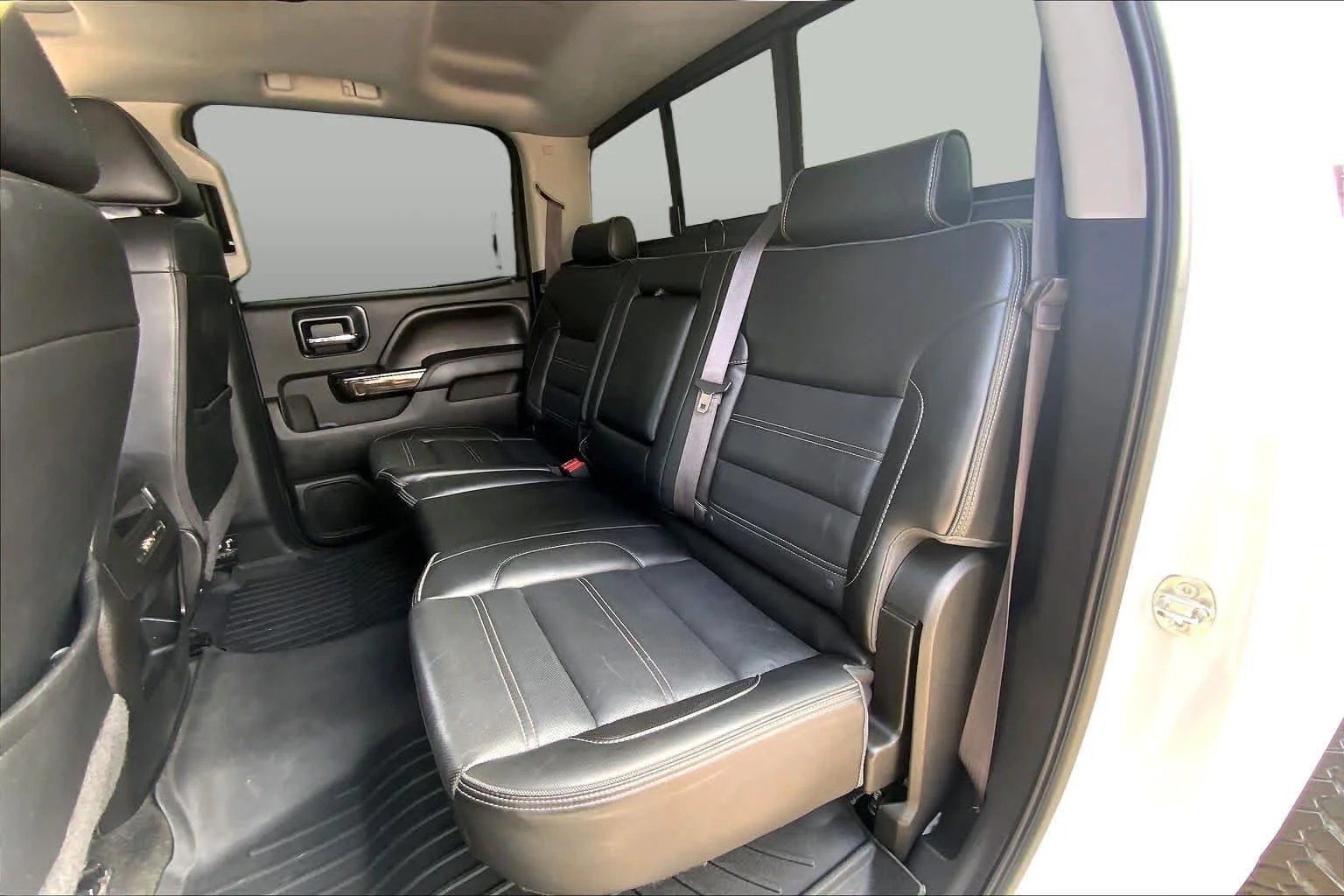 Used 2016 Summit White GMC Denali image 19