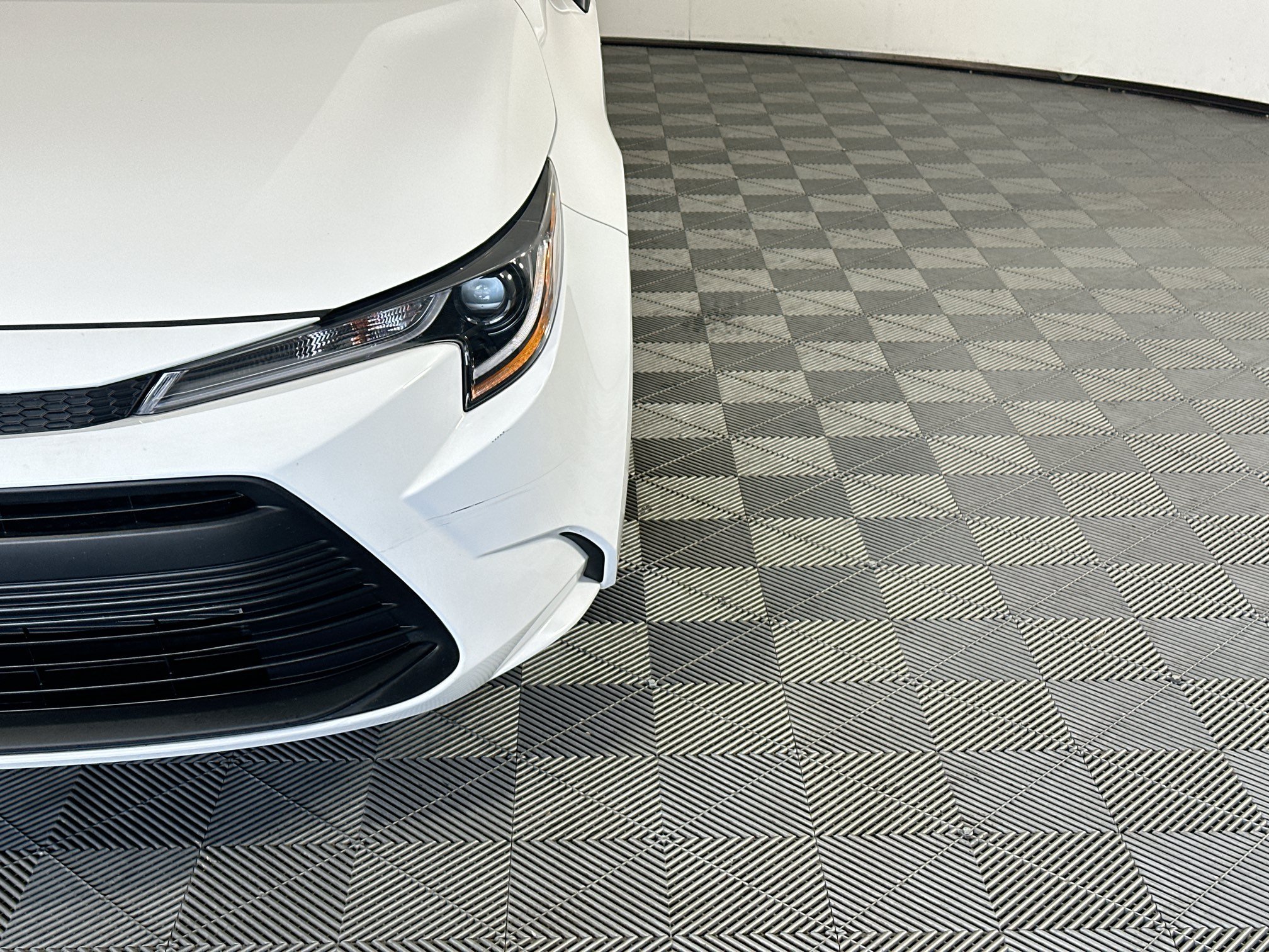 Certified Used 2025 Ice Toyota LE image 9