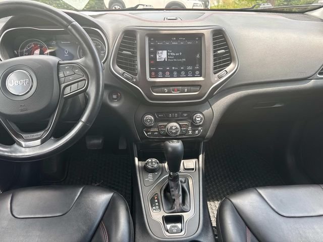 Used 2021 Orange Jeep Trailhawk image 19