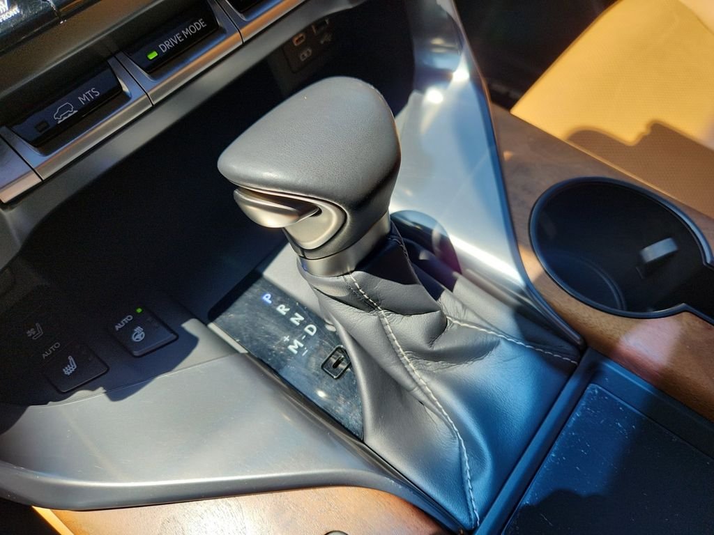 Used 2024 Green Lexus 600 Premium image 18