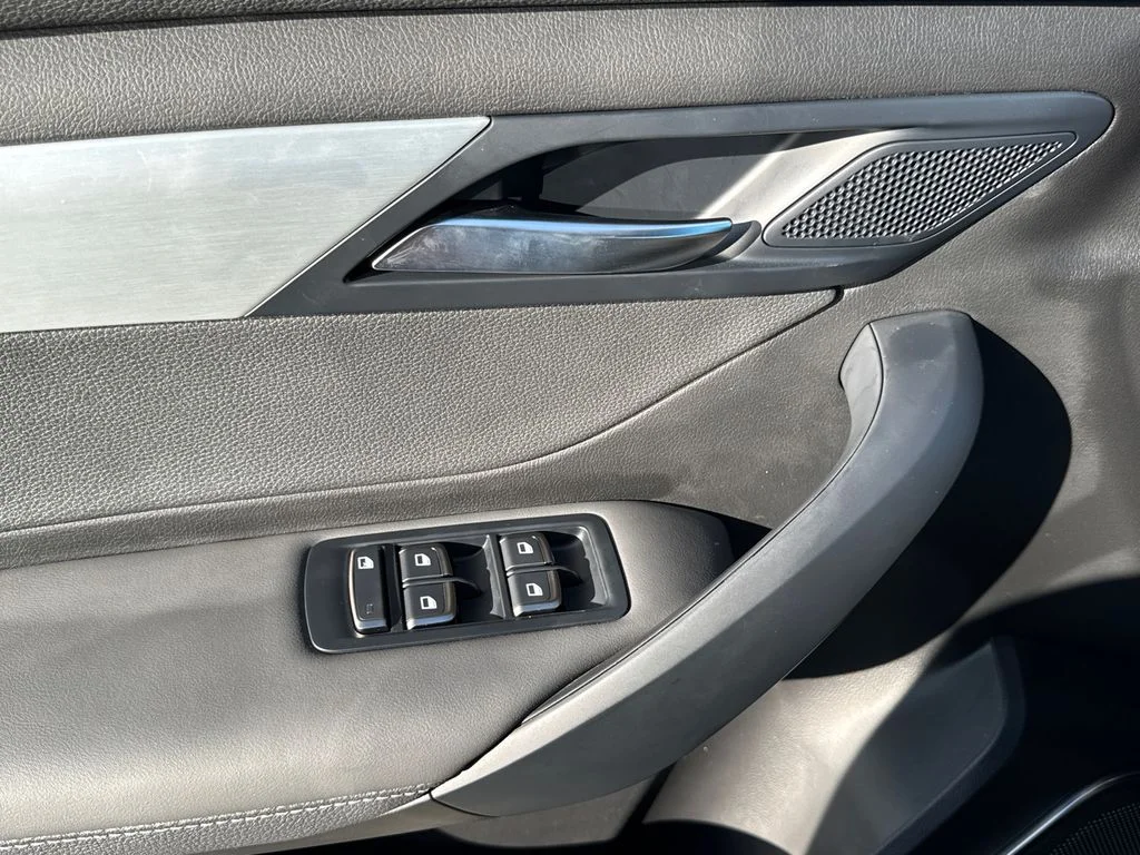 2025 VinFast VF 8 Plus - Photo 28