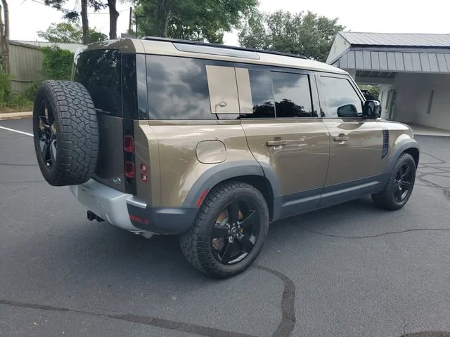 Used 2023 Gold Land Rover SE image 4