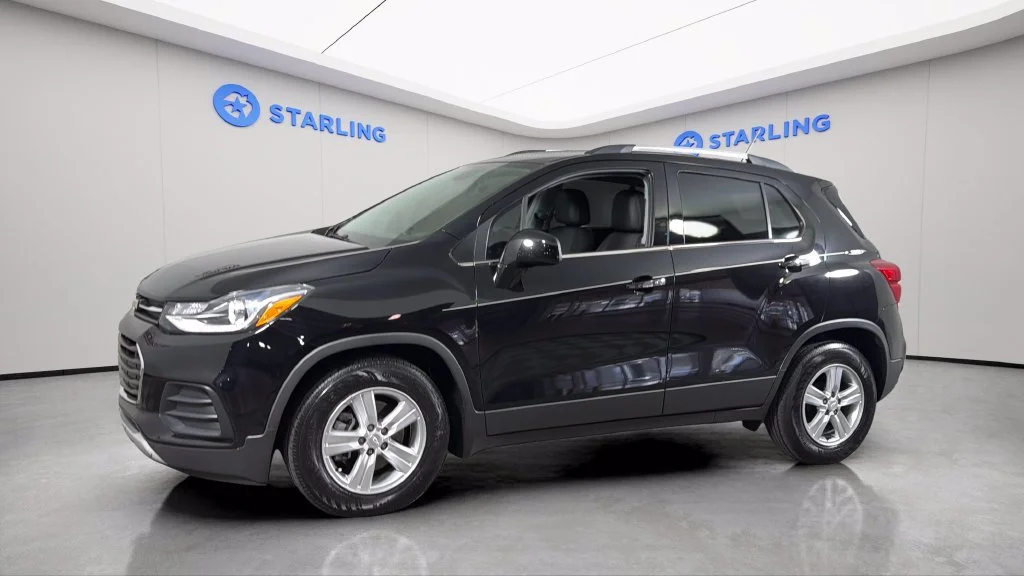 Used 2020 MOSAIC BLACK METALLIC Chevrolet LT image 2