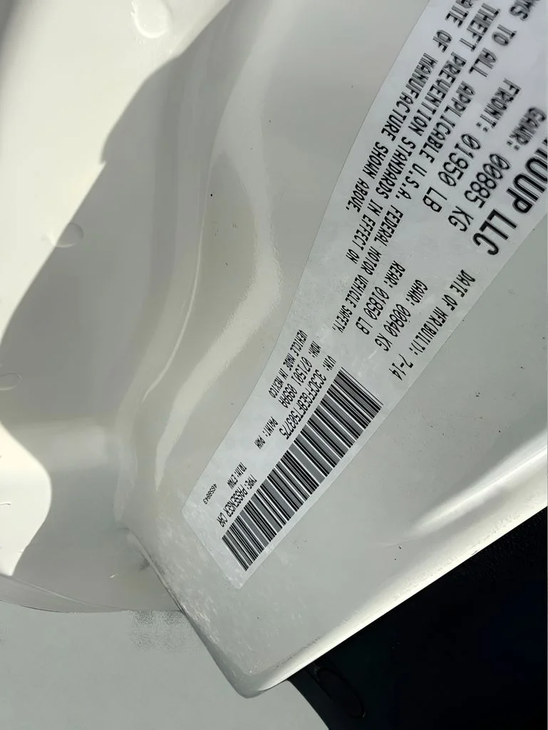 Used 2015 White FIAT Battery Electric image 18