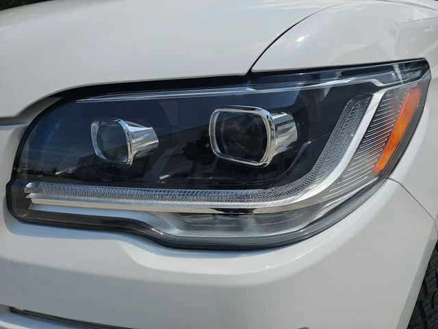 Used 2022 White Lincoln Reserve image 30