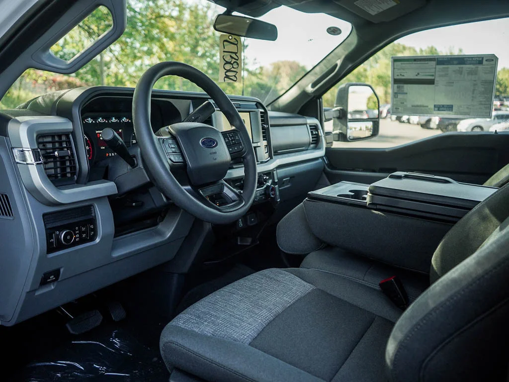 New 2027 Oxford White Ford F-350® XLT image 12