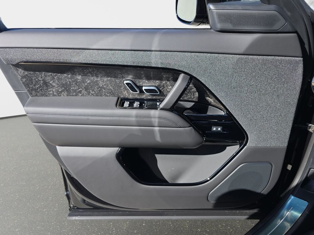 New 2026 Santorini Black LAND ROVER Dynamic SE image 28