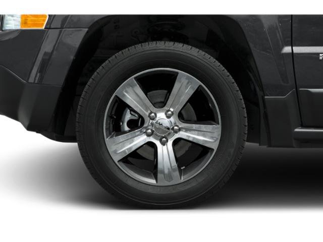 Used 2015 Bright White Clearcoat Jeep Latitude image 14