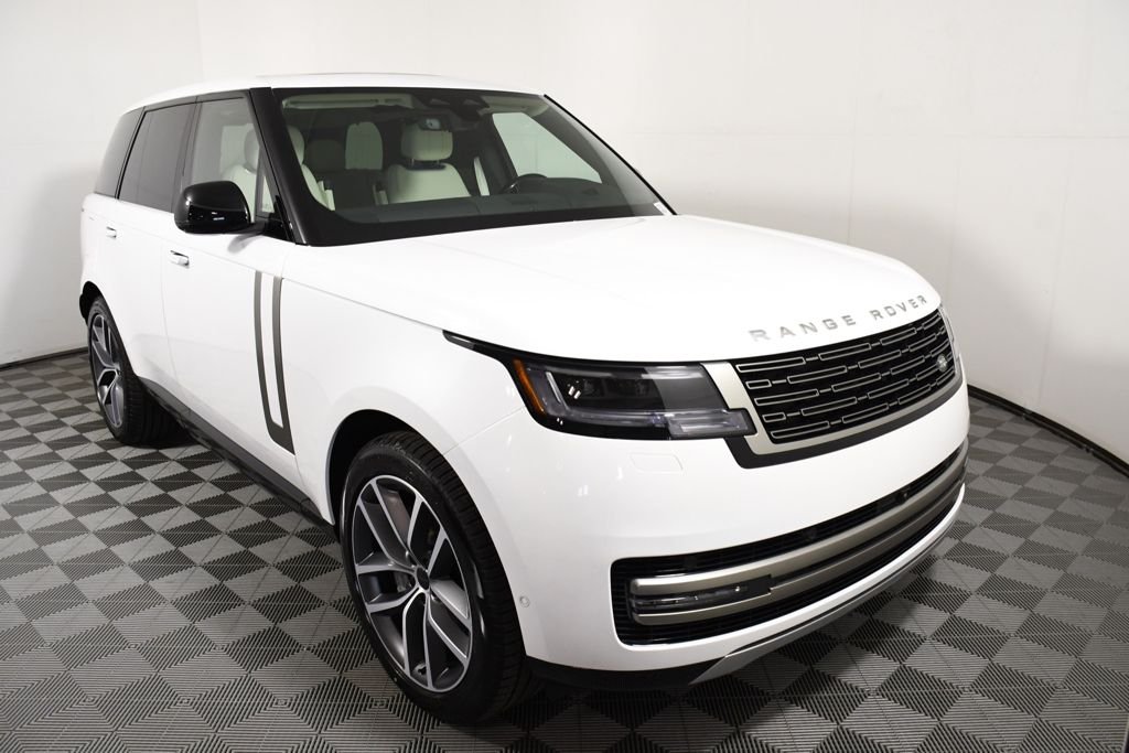 New 2026 Ostuni Perl Wh Land Rover SE image 9