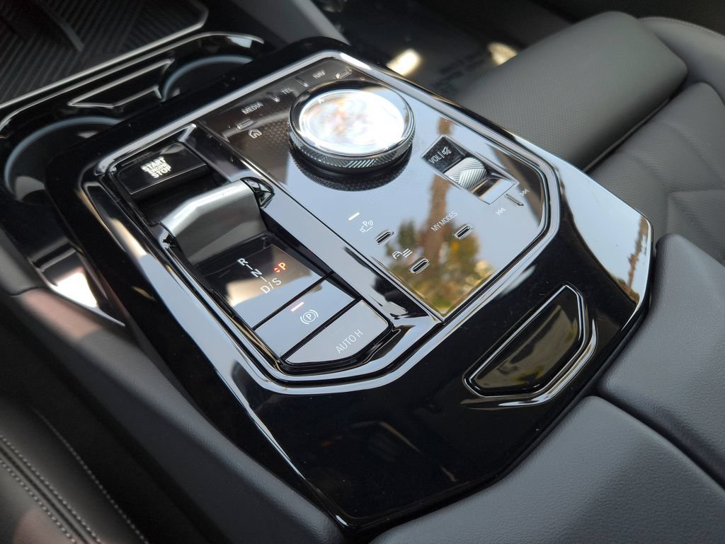 Used 2026 Alpine White BMW 530i image 10