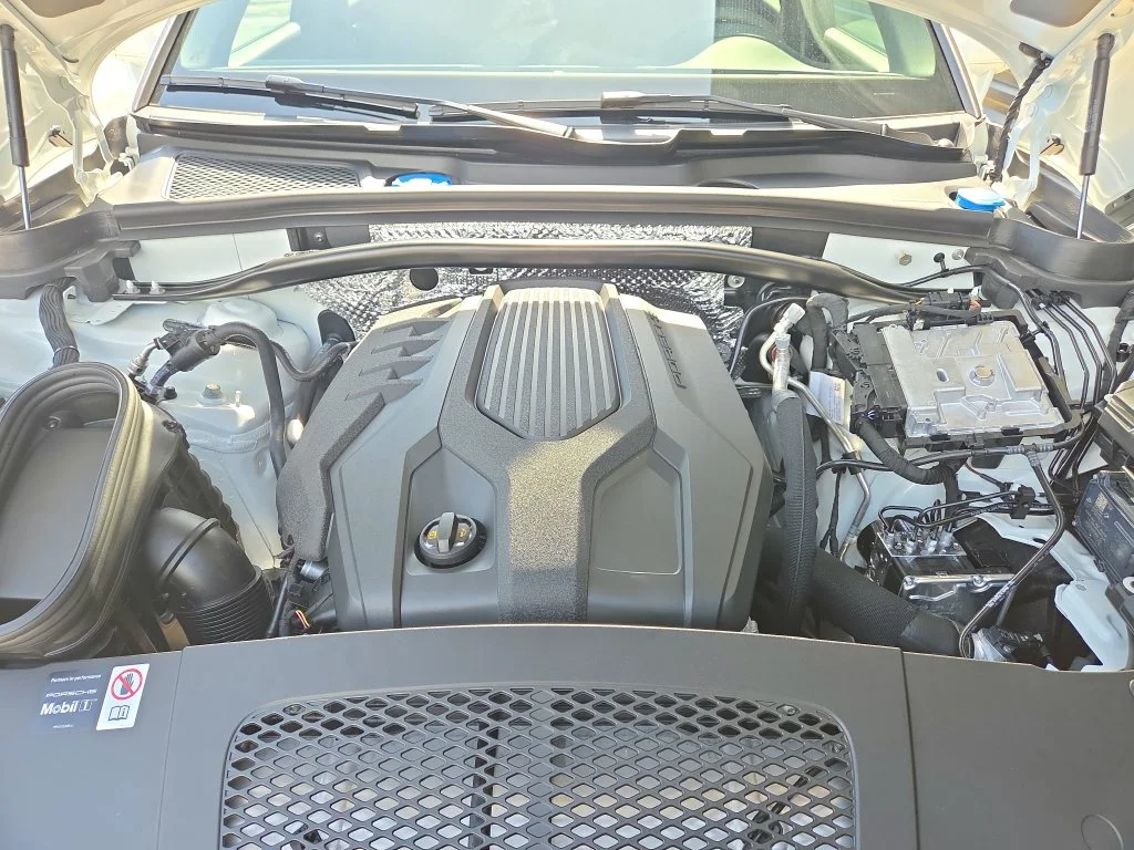 Certified Used 2026  Porsche Base image 32