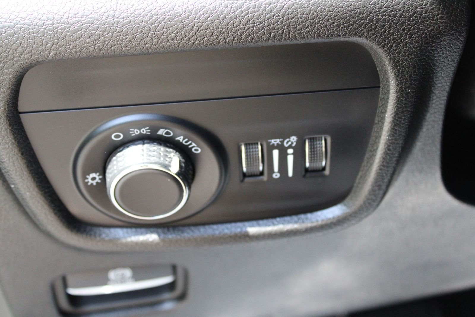 Used 2024 Gray Jeep Altitude image 26