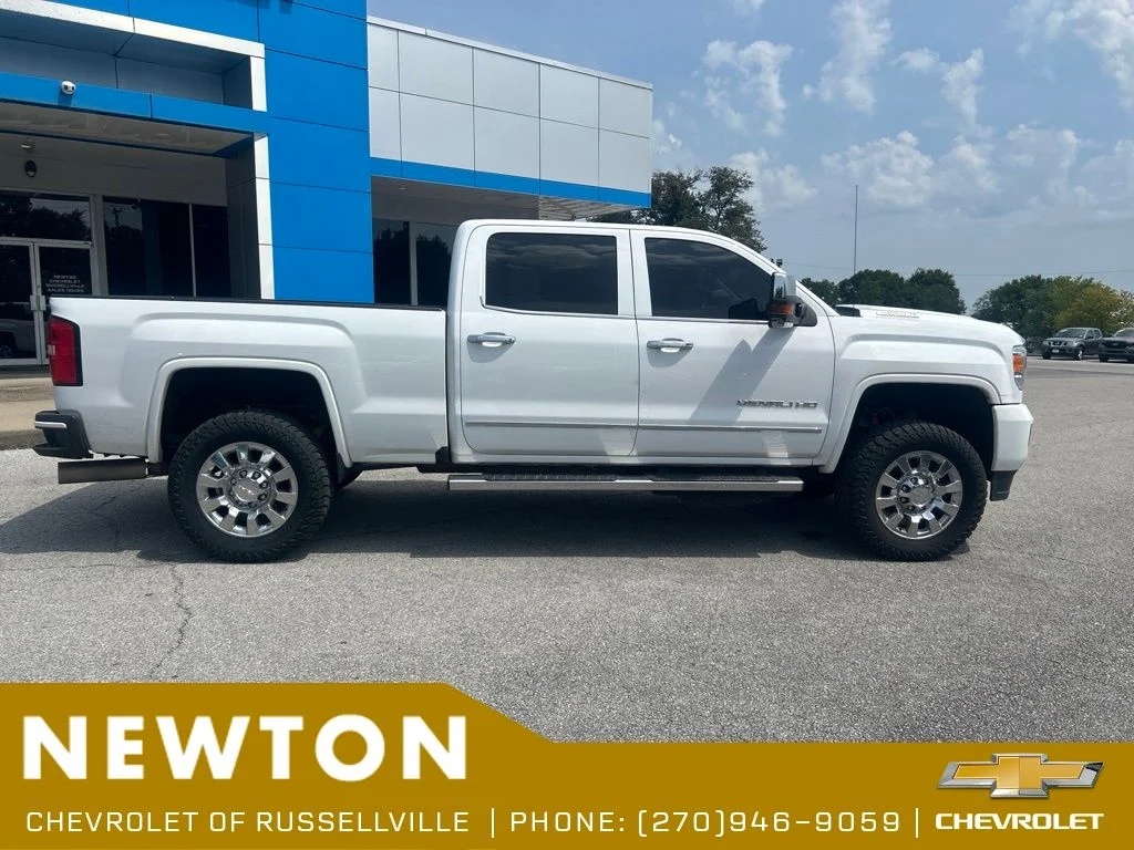 Used 2019 Summit White GMC Denali image 16