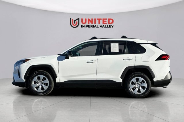 Used 2020 White Toyota LE image 7