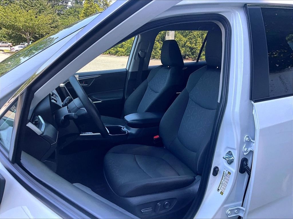 Used 2025 White Toyota XLE image 10