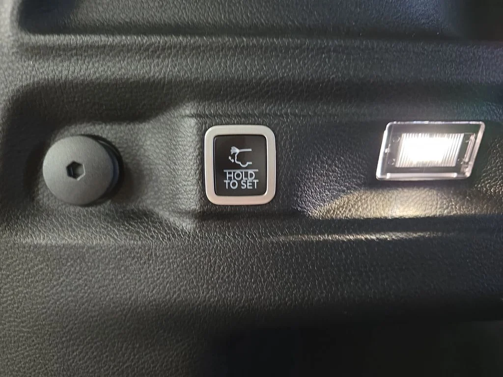 Used 2023 Silver Jeep Limited image 15