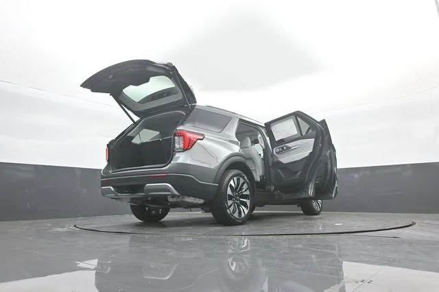 New 2026 Gray Ford Platinum image 41