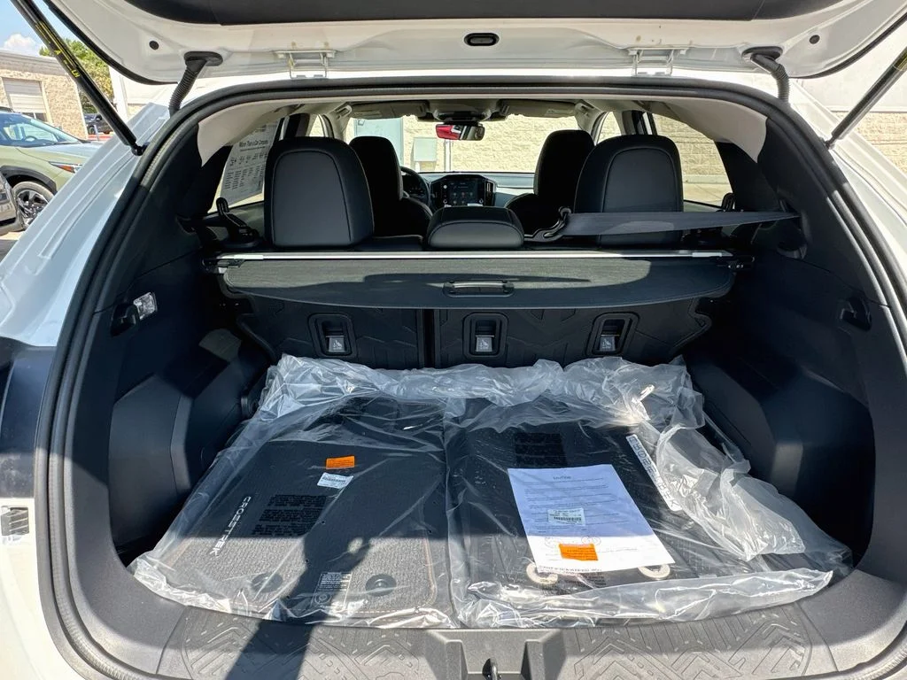 New 2026 CRYSTAL WHITE PEARL Subaru Limited image 30