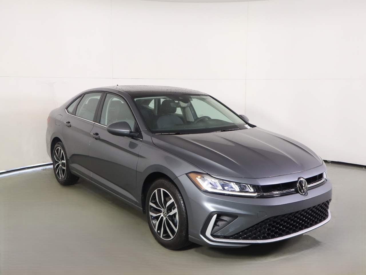 New 2027 Platinum Gray Metallic Volkswagen SE image 3