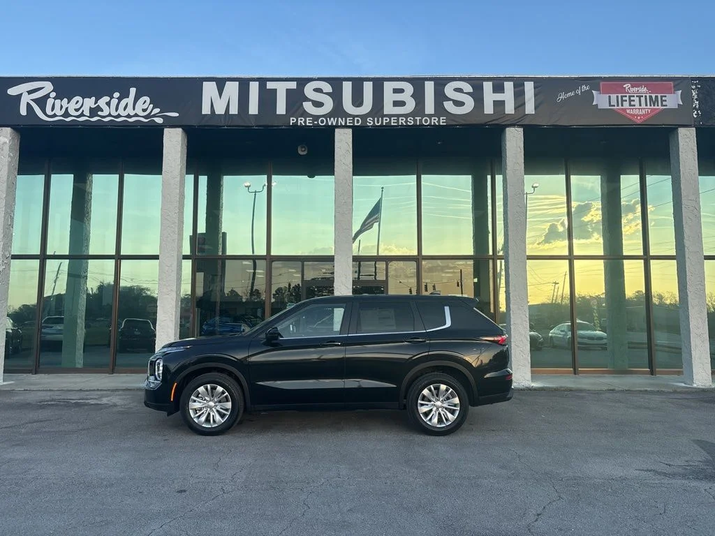 2026 Mitsubishi Outlander ES FWD's photo