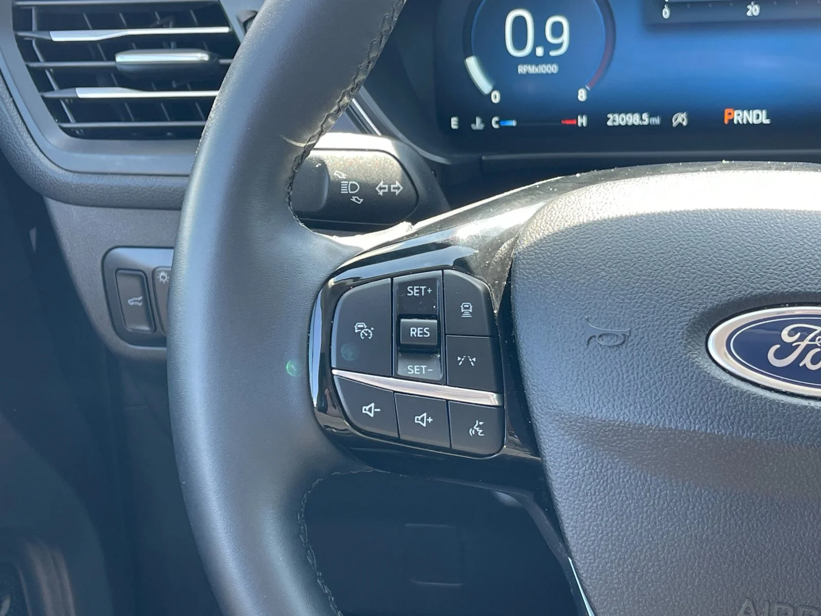 Used 2024  Ford Platinum image 26