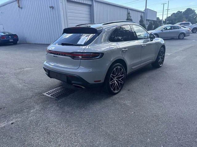 Used 2025  Porsche Base image 5