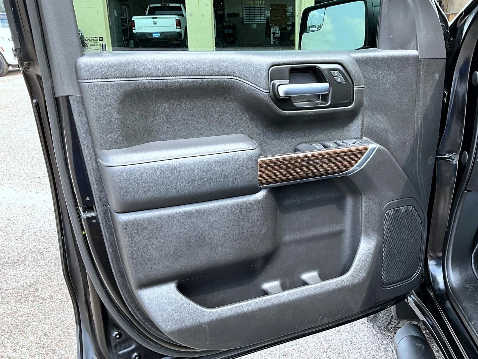 Used 2021 Black GMC Elevation image 10