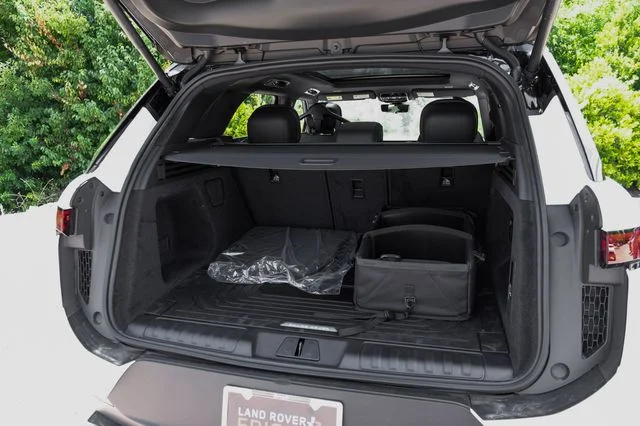 New 2026 Fuji White Land Rover SE image 61