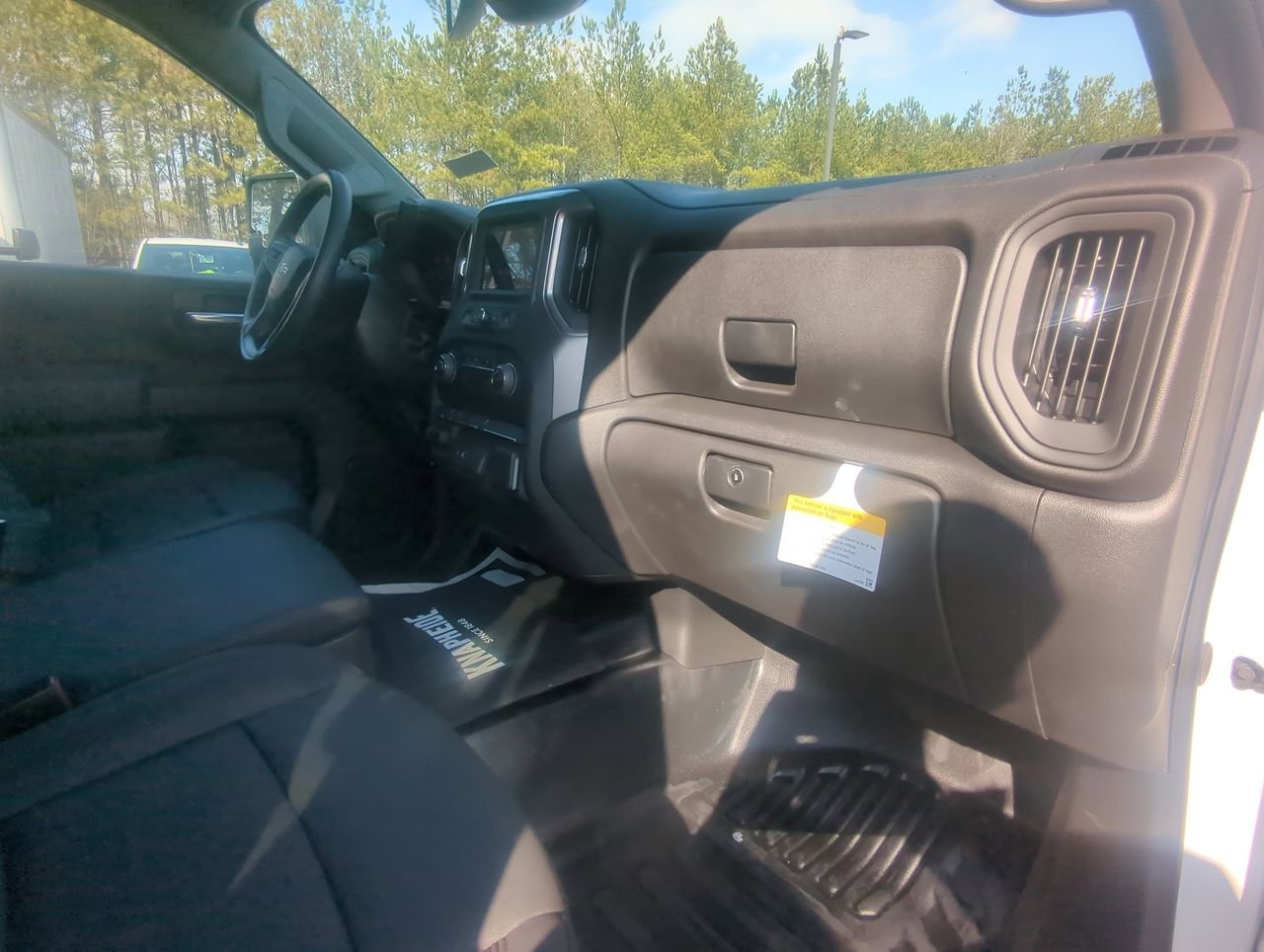 New 2025 Summit White Chevrolet Work Truck image 27