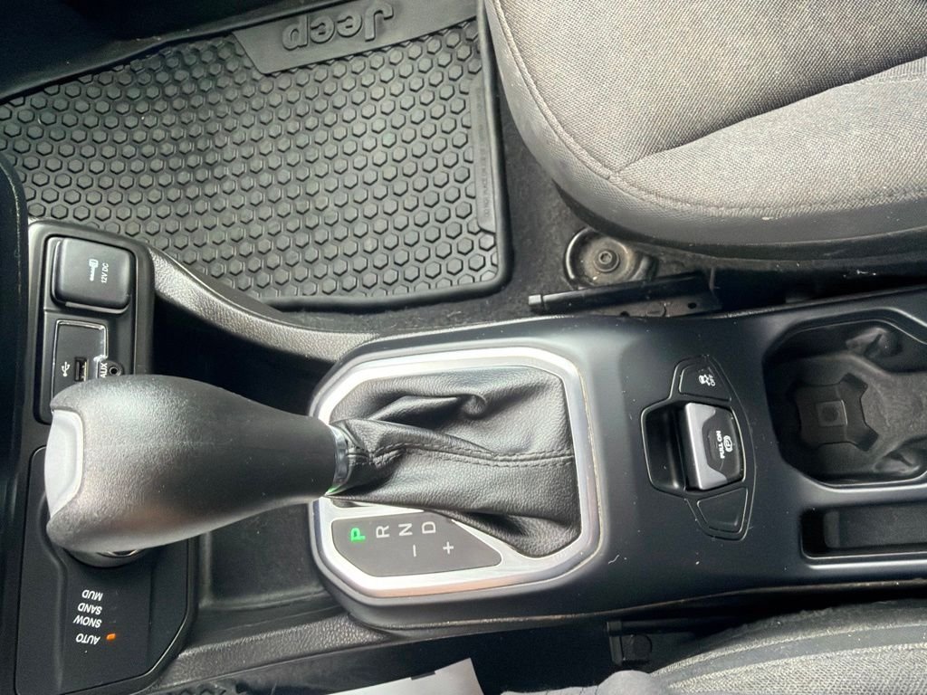 Used 2020 Blue Jeep Latitude image 18