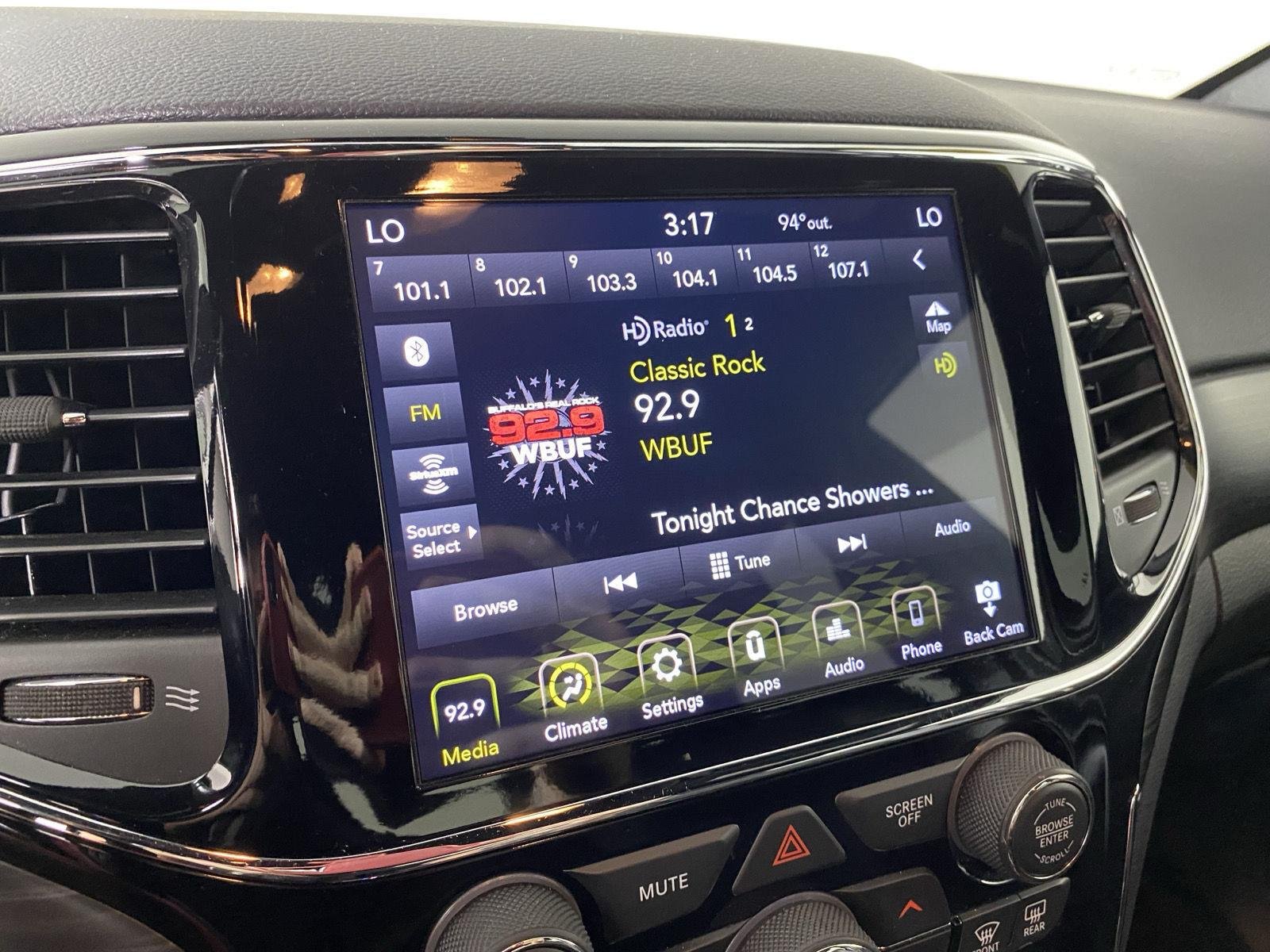 Used 2020 Granite Crystal Metallic Clearcoat Jeep Altitude image 19