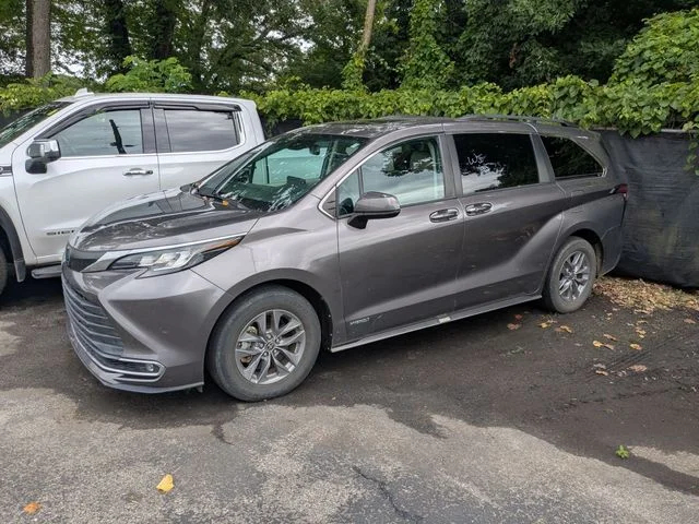 Used 2021 Predawn Gray Mica Toyota XLE image 3