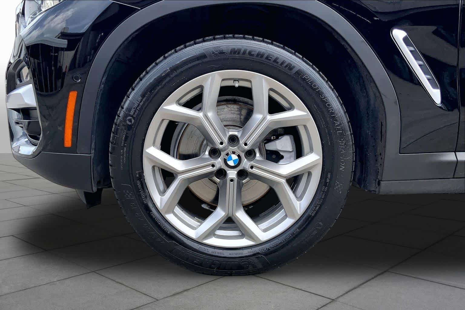 Used 2021 Jet Black BMW sDrive30i image 11