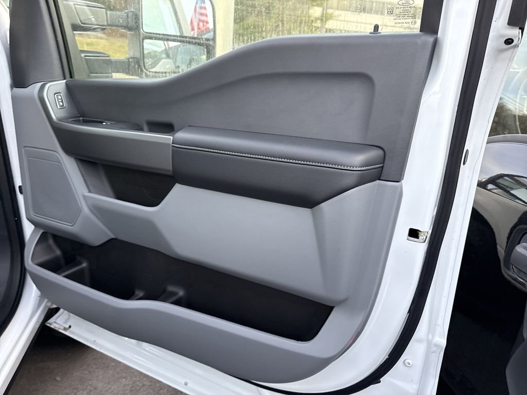 New 2025 Oxford White Ford F-350® XL image 24