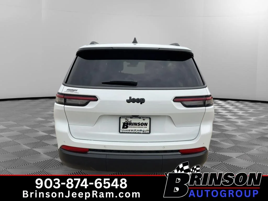 New 2026 Bright White Clear-Coat Exterior Paint Jeep Laredo Altitude image 4