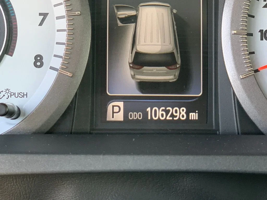 Used 2018 Gray Toyota SE Premium image 32