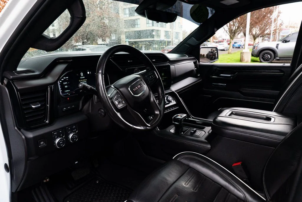 Used 2022 White GMC AT4X image 21