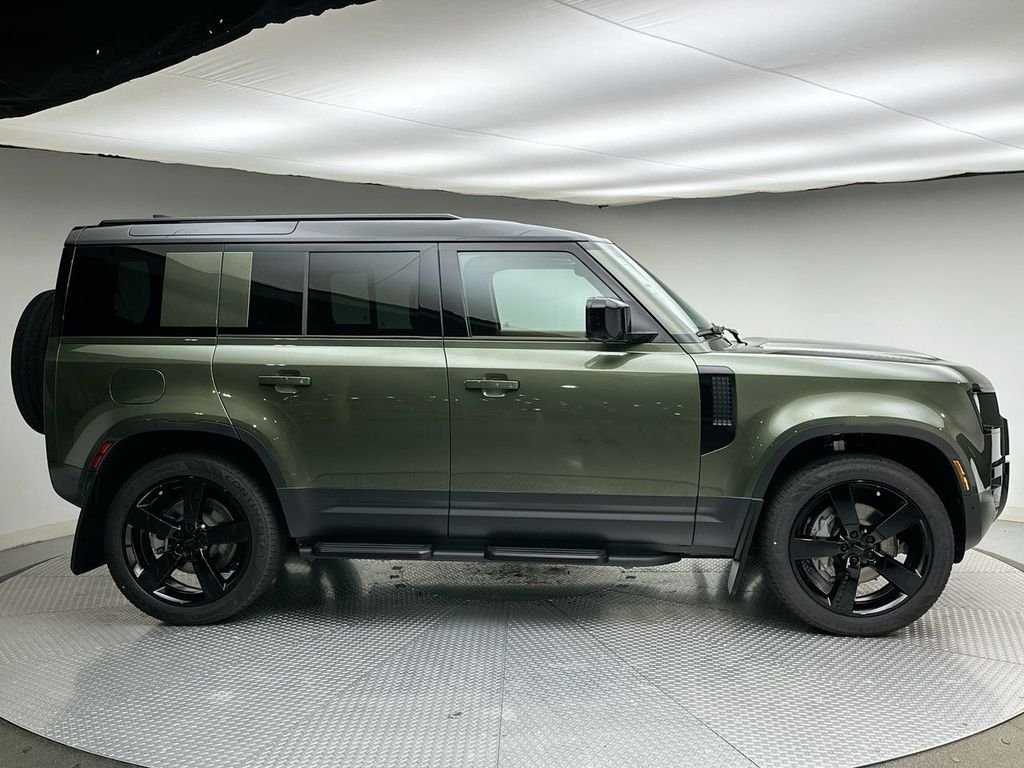 New 2026 Woolstone Green Land Rover S image 4