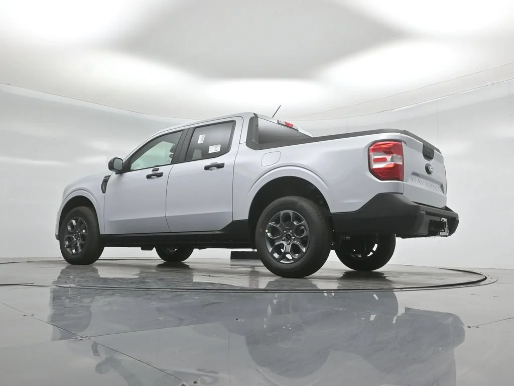 New 2026 Space White Metallic Ford XLT image 43