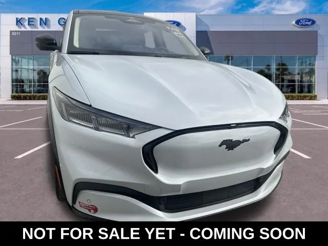 Used 2023 White Ford Premium image 1