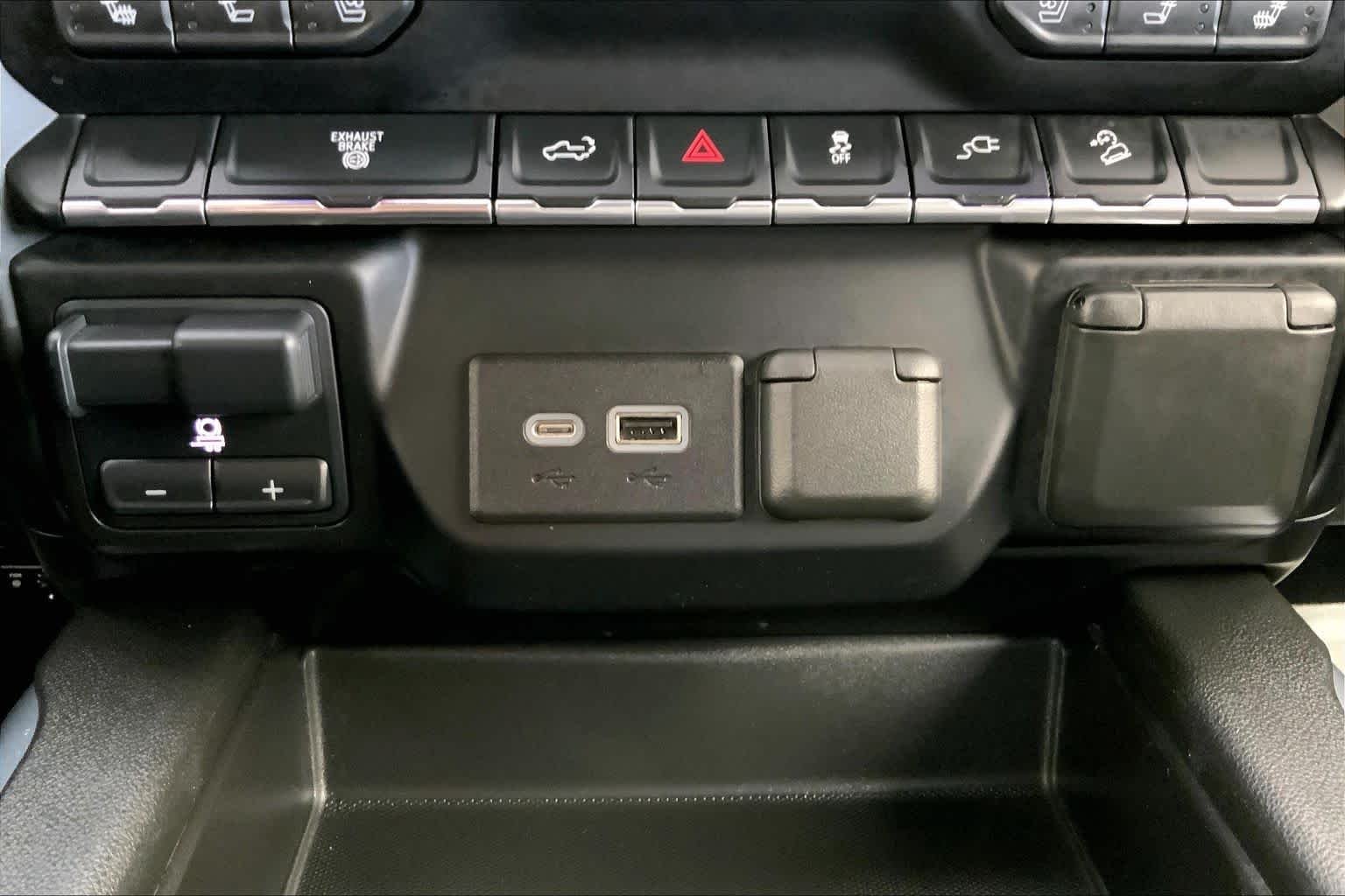 Used 2022 Onyx Black GMC AT4 image 32