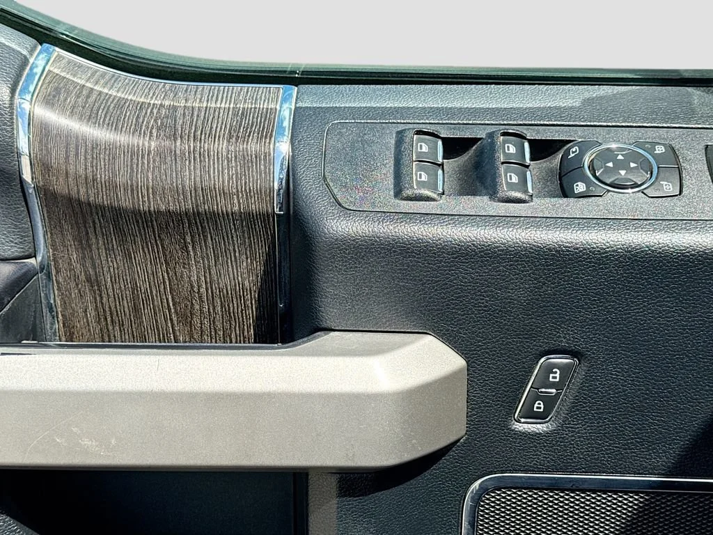 Used 2020 Silver Ford Lariat image 21