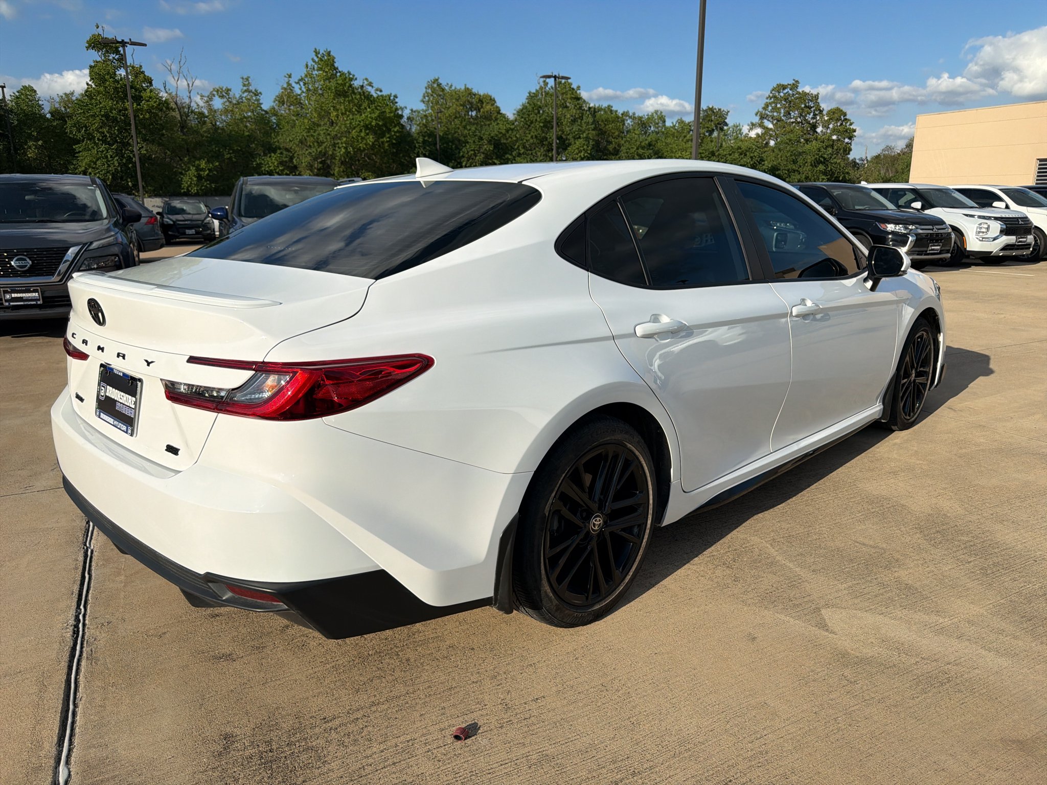 Used 2025 Ice Cap Toyota SE image 6