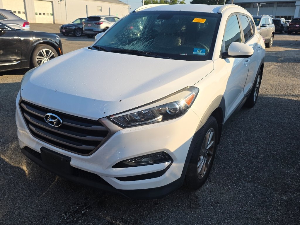 Used 2016 Dazzling White Hyundai SE image 1