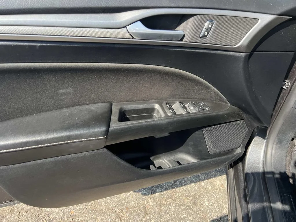 Used 2020 Gray Ford SE image 12