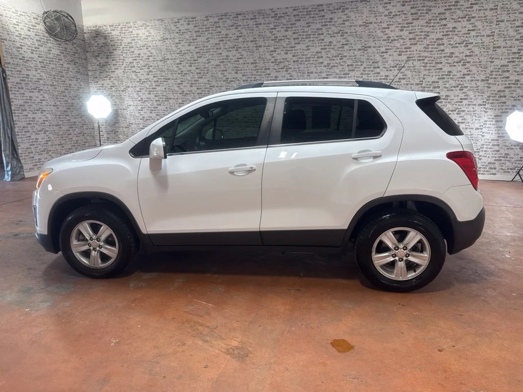 Used 2016 Summit White Chevrolet LT image 4