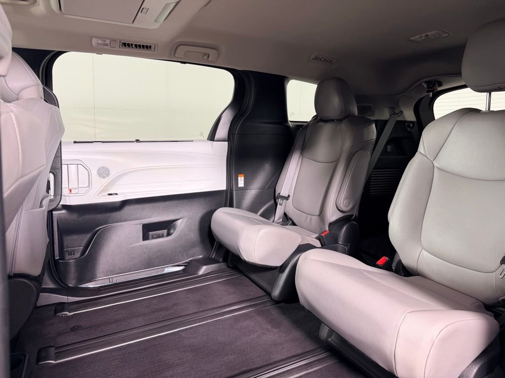 Certified Used 2025  Toyota XLE image 25