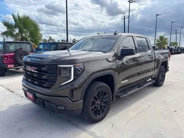 Used 2024 Brown GMC Elevation image 3