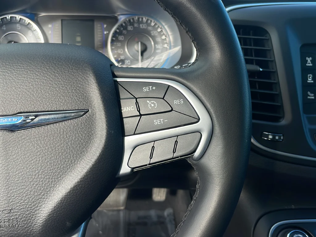 Used 2015 Red Chrysler Limited image 17